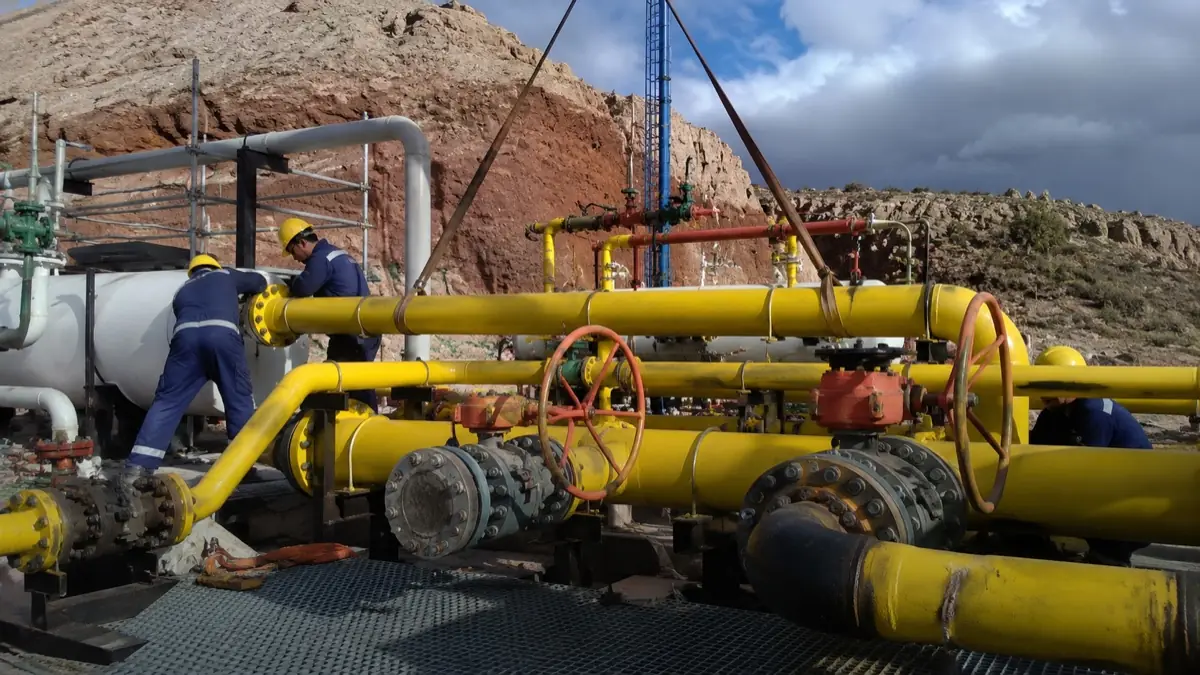 Codesin field crew working at a Neuquén oilfield site